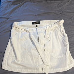 White skirt excellent condition